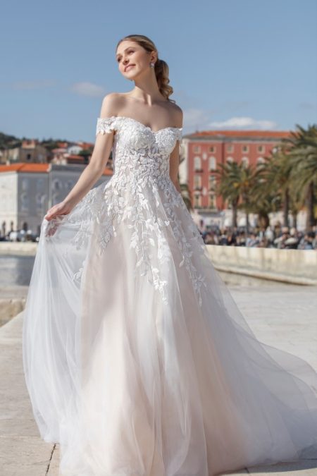 Kleid mit Carmenkragen