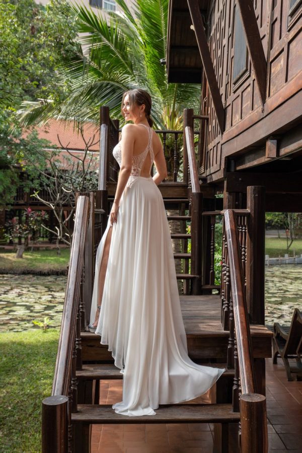 Chiffonkleid mit extravagantem Rücken